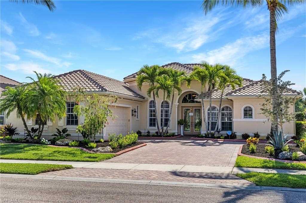 Beautiful SWFL home located in the plantation fort myers gated community